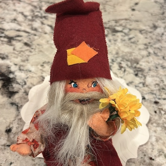 Annalee 7” Gnome With Sunflowers NWT - Picture 3 of 7